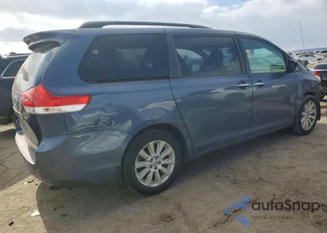 2014 Toyota Sienna Xle z USA, uszkodzony, nr VIN 5TDDK3DC8ES072456